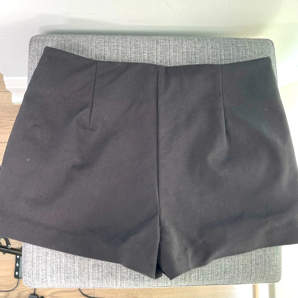 MARCIANO Mid Waist Slant Shorts. - Picture 2 of 3